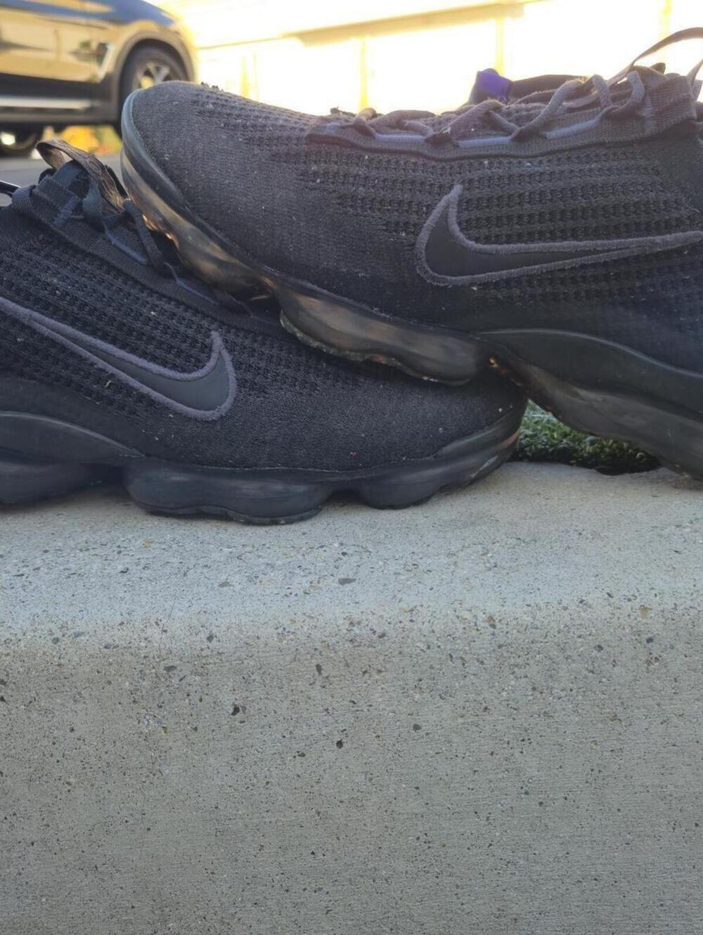 Nike Air VaporMax 2021 Flyknit Triple Black Running Shoes Mens Size 11.5